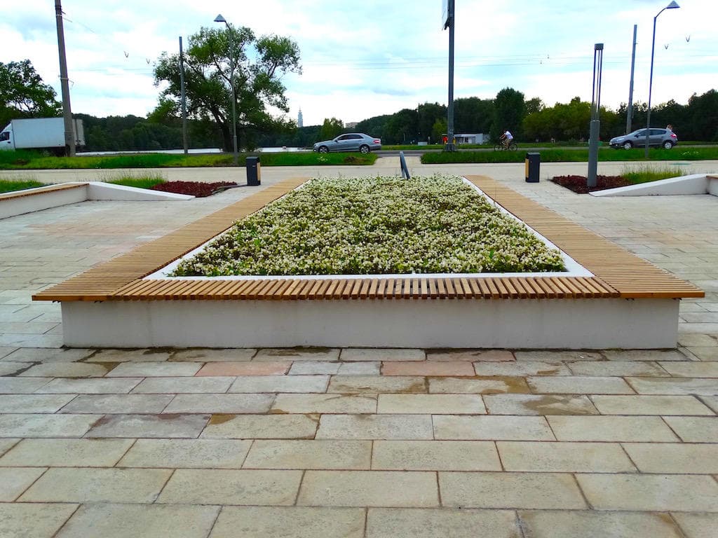 Подпорная стенка скамья из монолитного железобетона