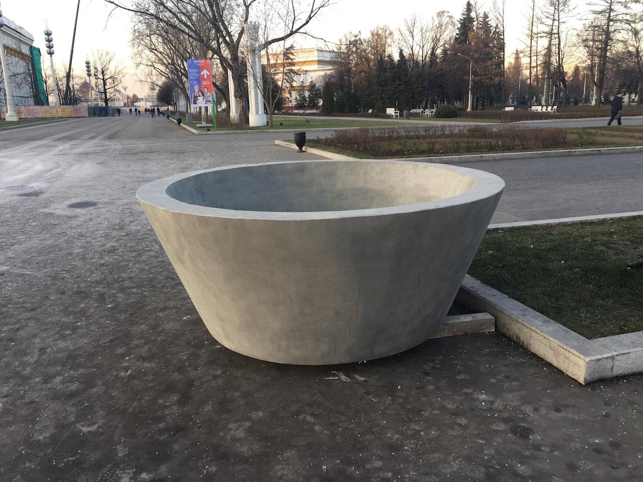 Кашпо для деревьев из бетона