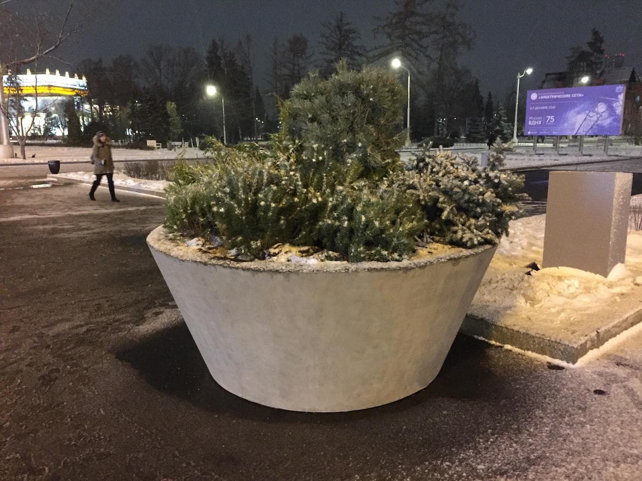 Кашпо для деревьев из бетона